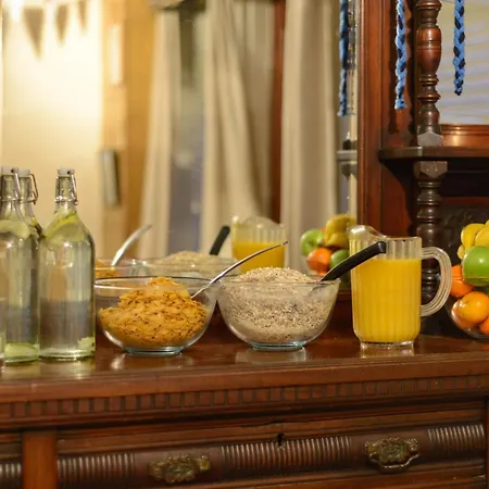 Konukevi Tipperary House